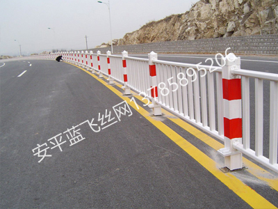 塑钢道路护栏-1.jpg
